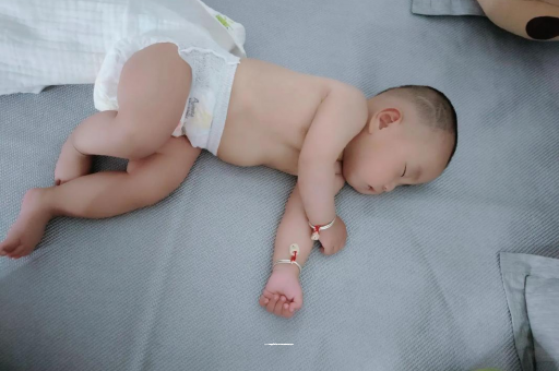 金华三个月宝宝抬头不稳